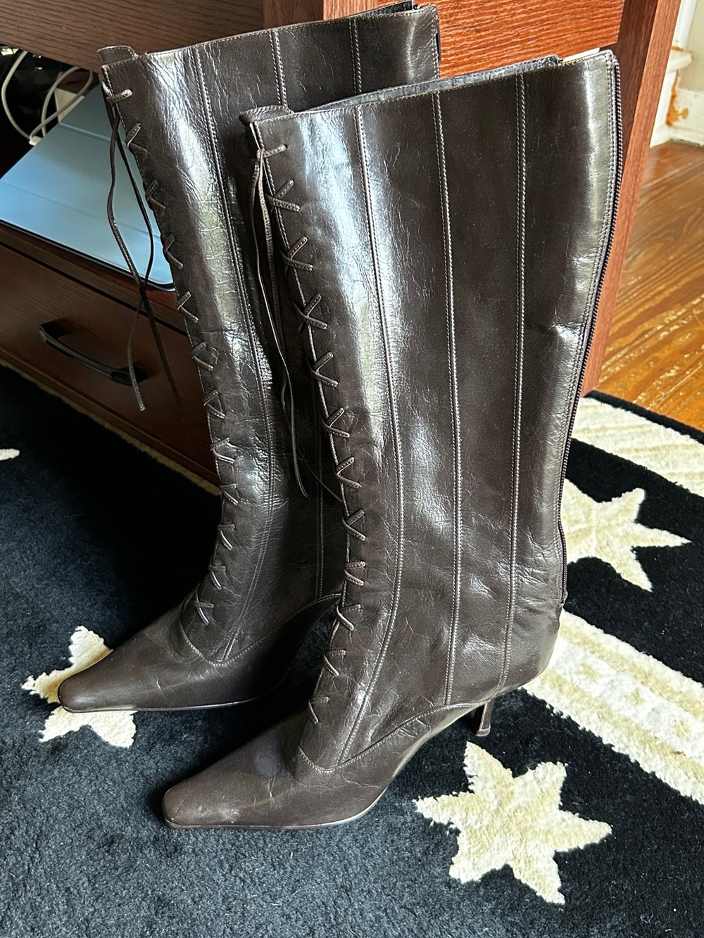 Knee-High Lace-Up Heeled Boots in Dark Brown Leather a801 peeling inside flaw